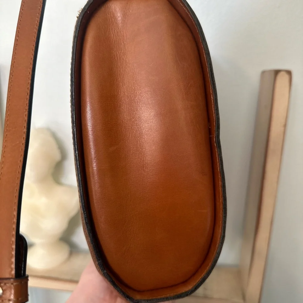 Bally Tan Leather Shoulder Bag with Gold Detail - Picture 9 of 12